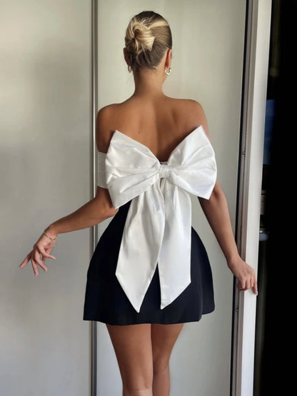 ELEGANT STRAPLESS WITH A BOW AT THE NECK